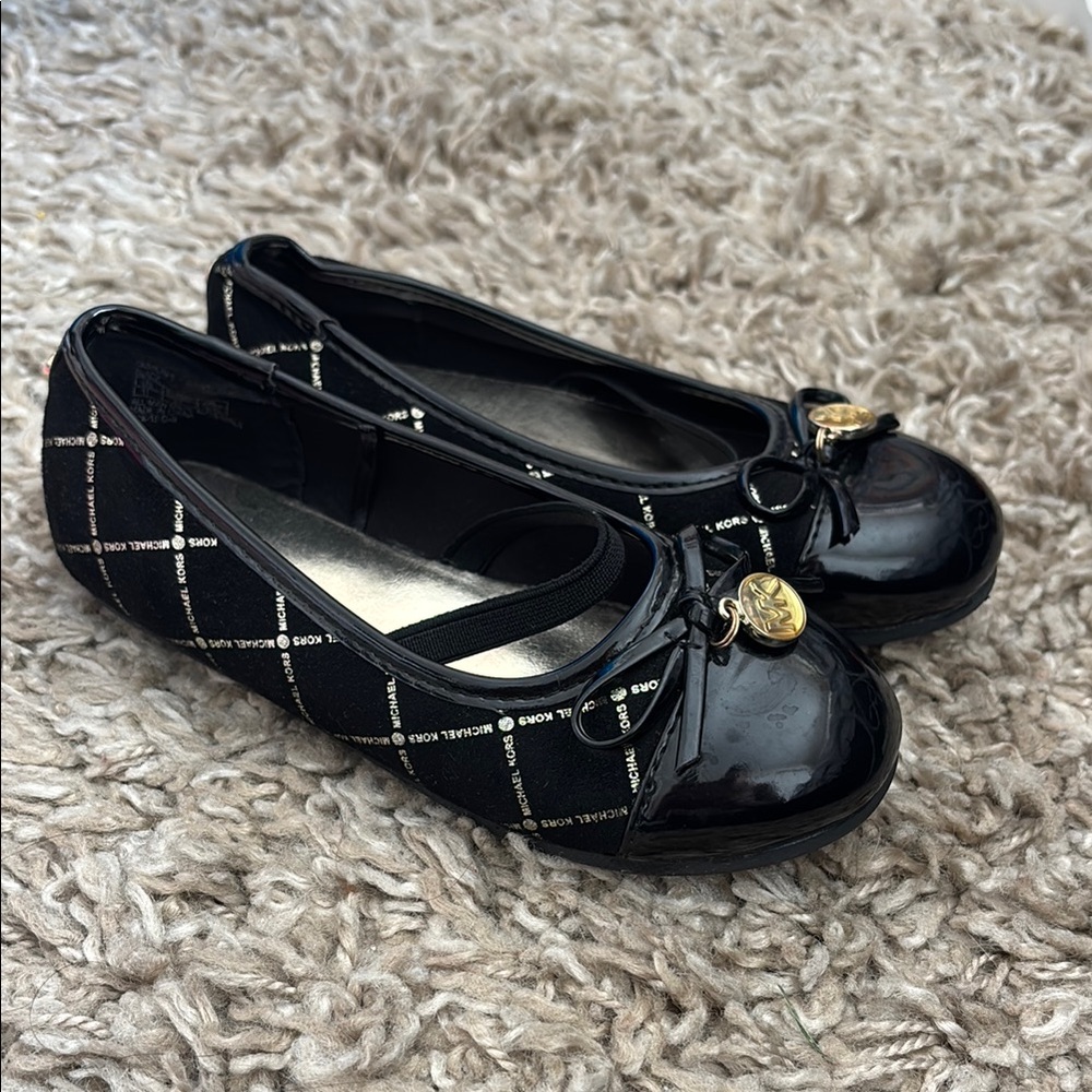 Michael Kors Black Dress Shoes with Quilted Pattern and Bow Detail Girls